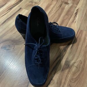 Clarks Bendables women's blue suede lace-up oxfords with a low block heel